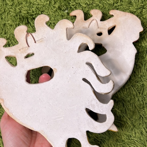 Vintage mid century folk art style chalkware roosters wall art - Picture 4 of 8